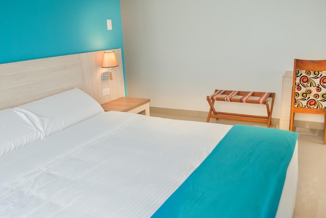 Hotel - Centro Comercial Punta Del Mar ساليناس الغرفة الصورة