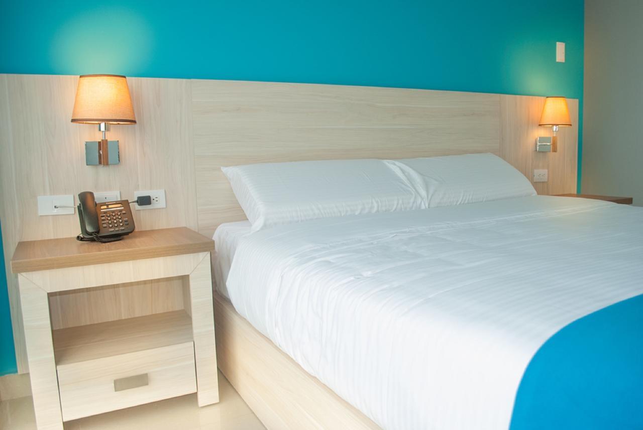 Hotel - Centro Comercial Punta Del Mar ساليناس المظهر الخارجي الصورة