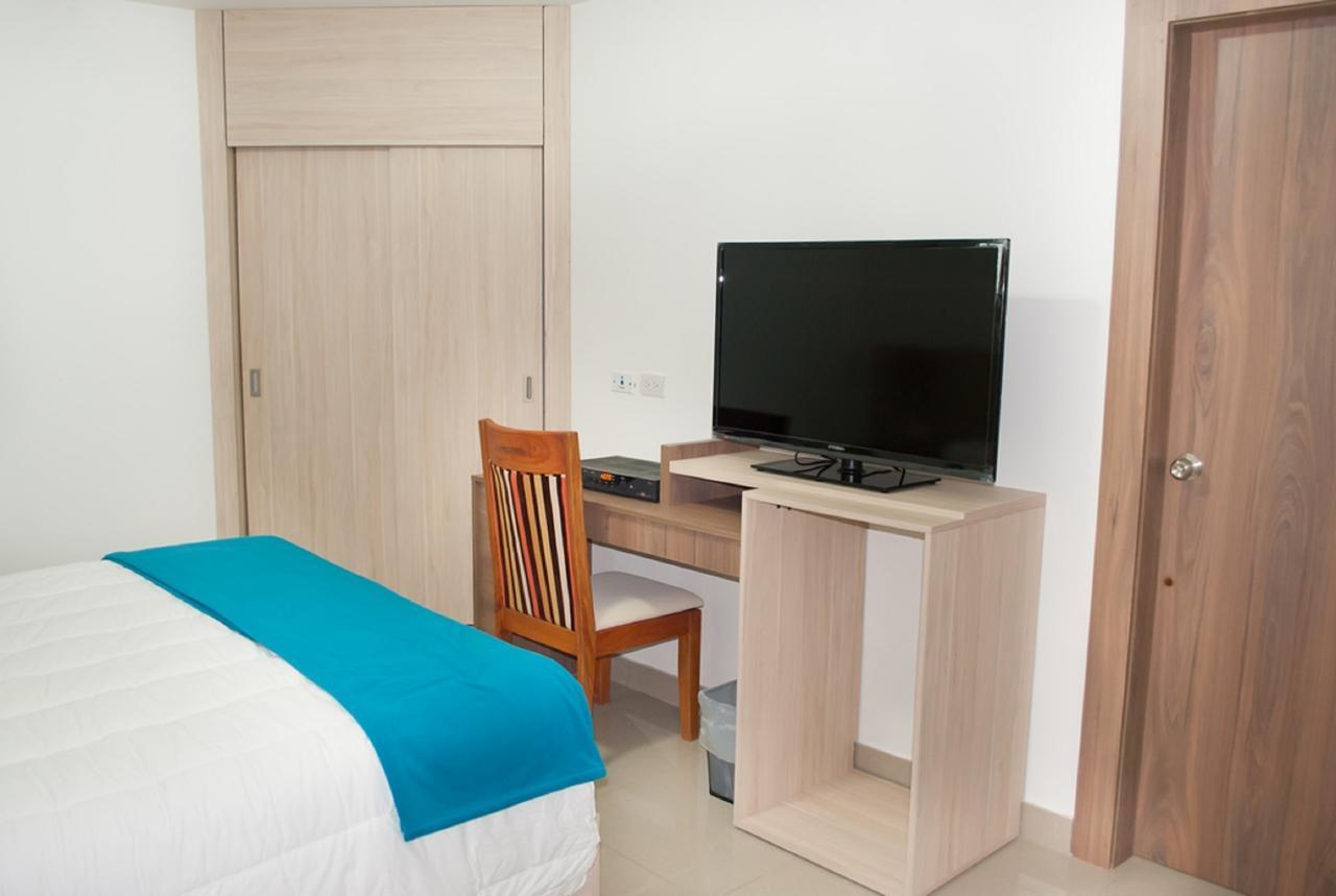 Hotel - Centro Comercial Punta Del Mar ساليناس الغرفة الصورة