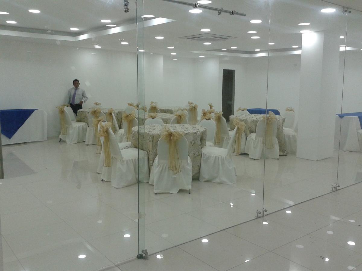 Hotel - Centro Comercial Punta Del Mar ساليناس المظهر الخارجي الصورة